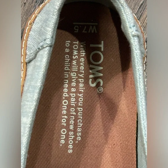 TOMS - Picture 11 of 11